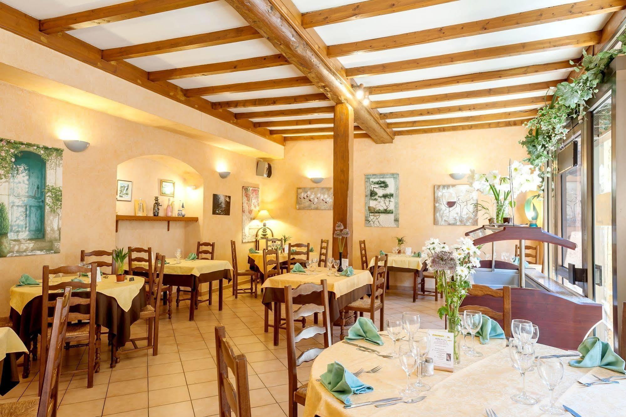 Hotel Restaurant Le Saint Clement エクステリア 写真