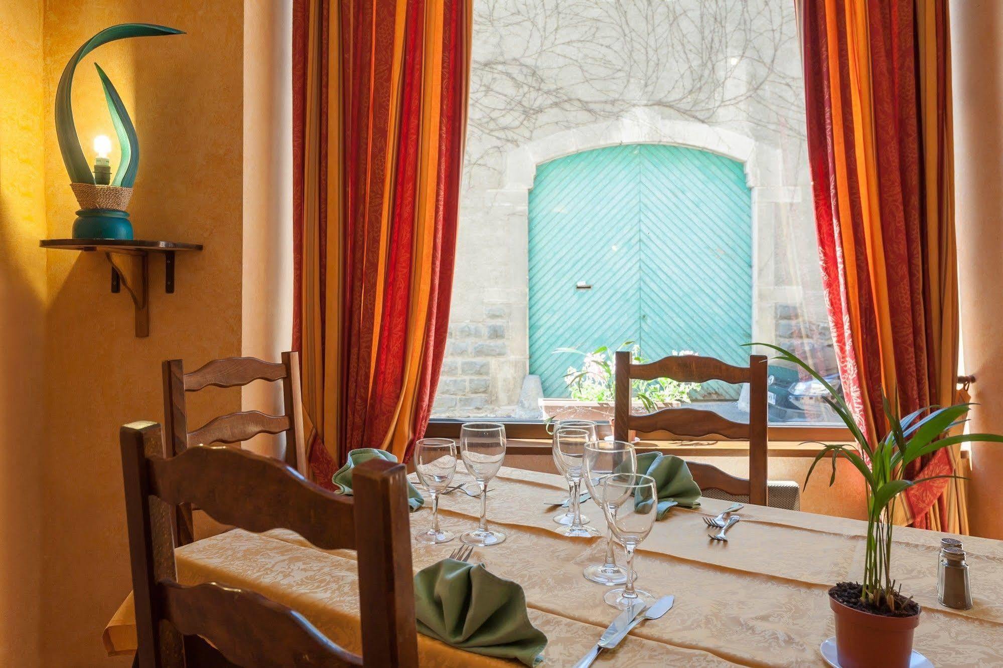 Hotel Restaurant Le Saint Clement エクステリア 写真