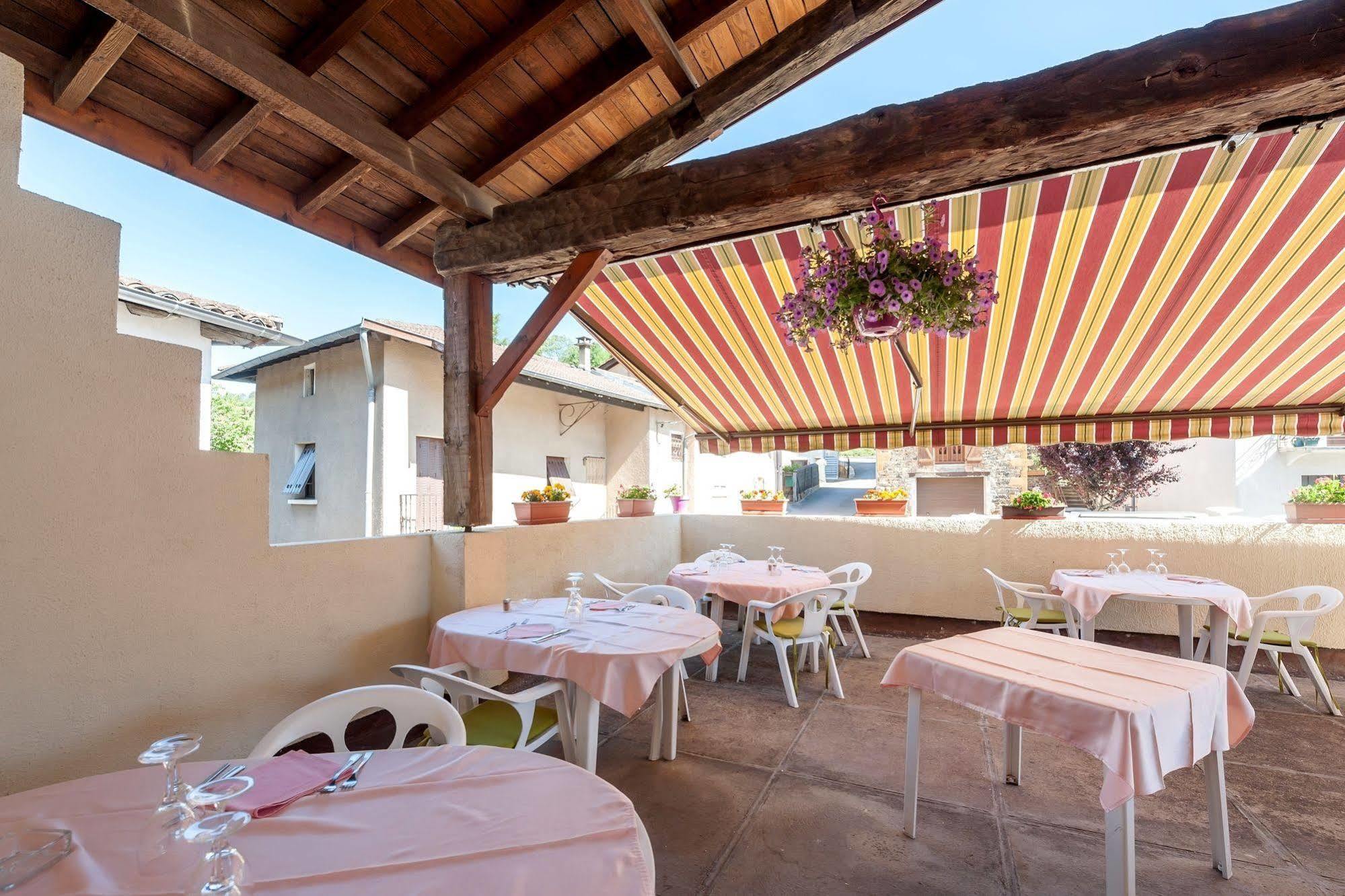 Hotel Restaurant Le Saint Clement エクステリア 写真